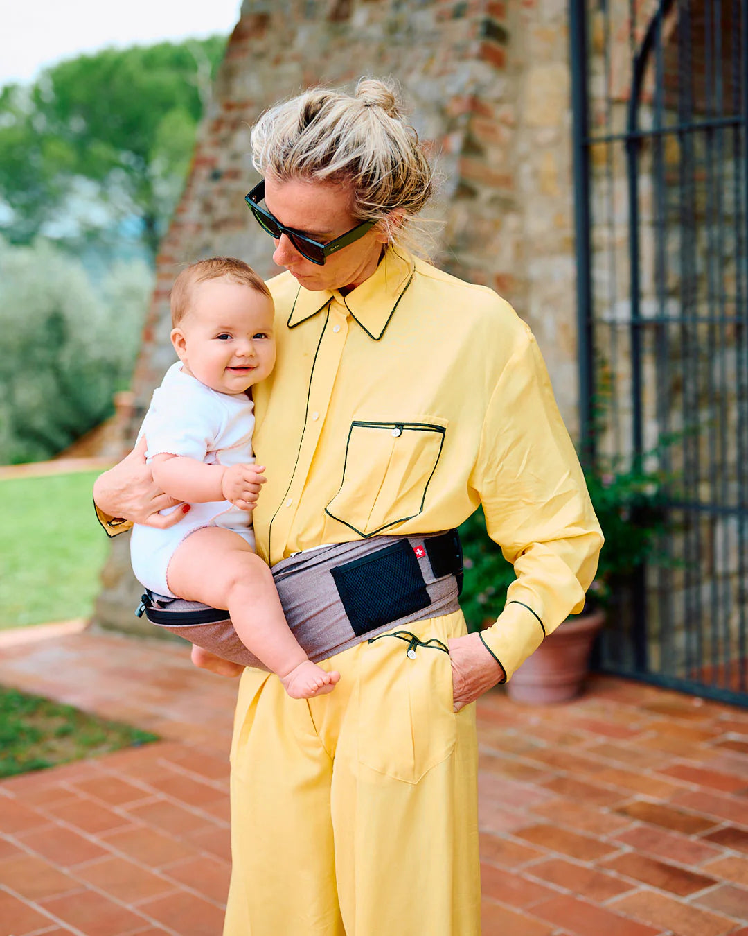 HIPSTER™ PLUS - MiaMily 3D Baby Carrier for Healthy Baby, Mom