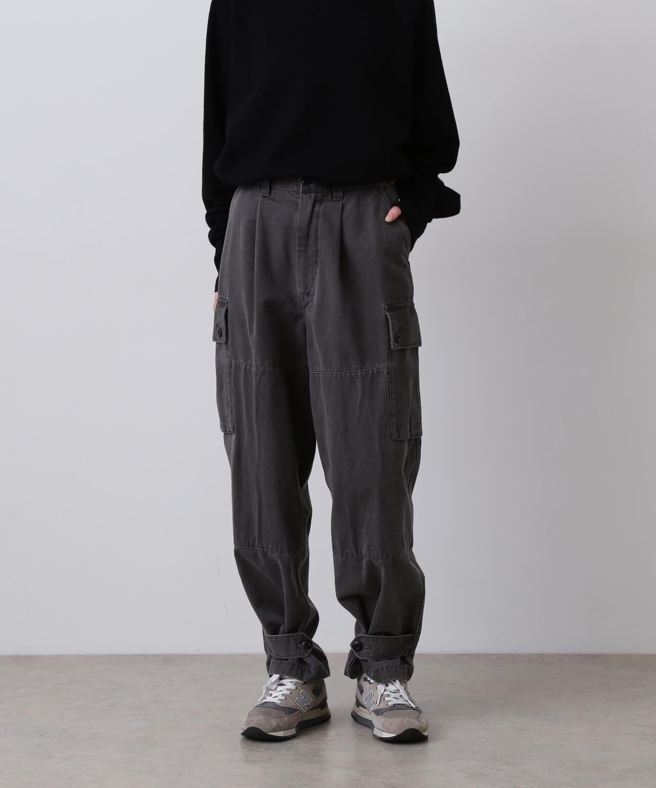 YLEVE / COTTON TWILL PIGMENT OVERDYE TROUSERS | YLÈVE（イレーヴ