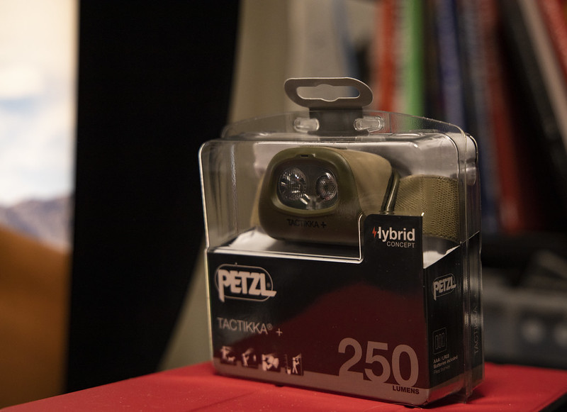 赤色光付きのヘッドランプ ペツル タクティカ+ PETZL TACTIKKA+ – mono