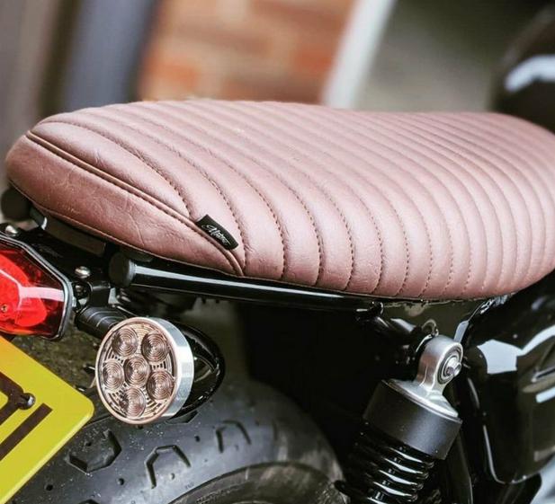 トライアンフ Scrambler(スクランブラー) |シート|コルビン|モトパーツ