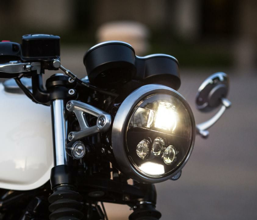 トライアンフ ボンネビル(Bonneville) T100&T120|ヘッドライト