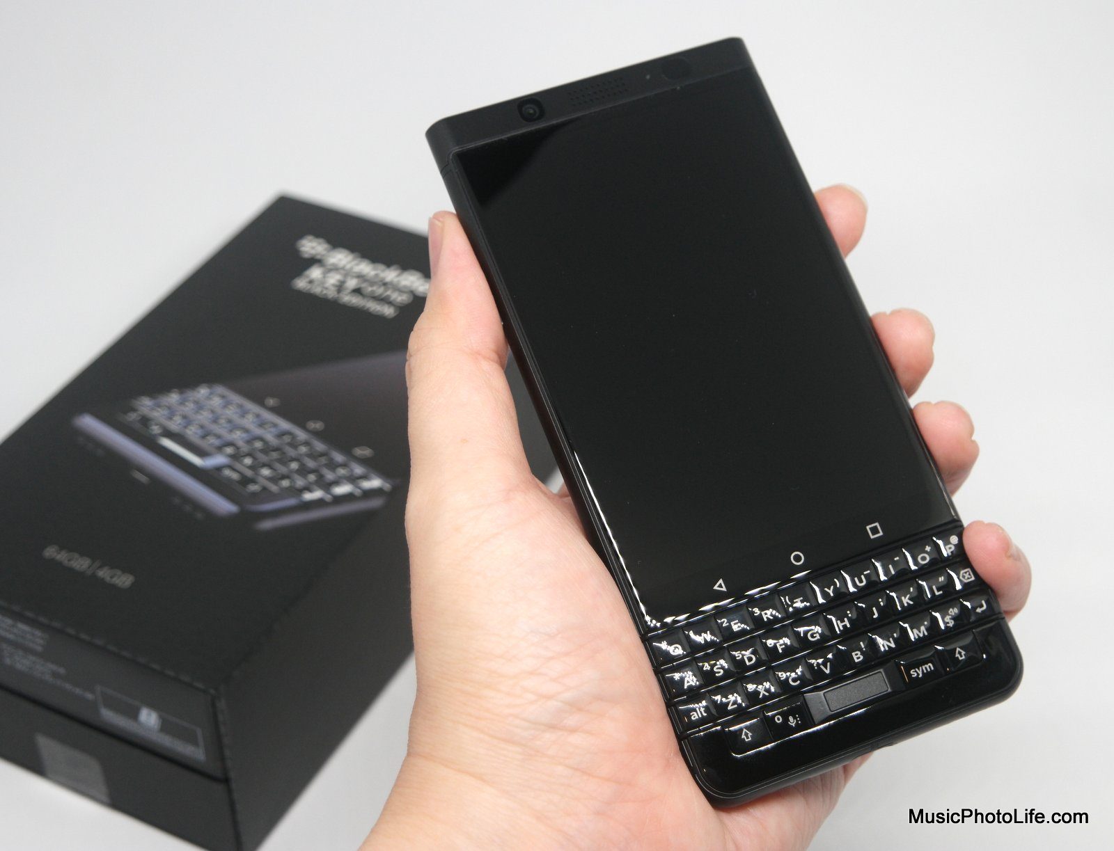 BlackBerry_KEYone_Black_12-