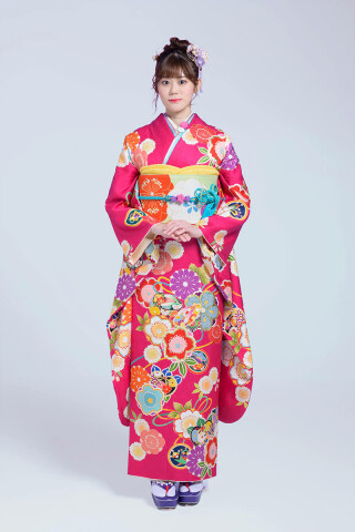 ゆ*マ様 華やか 赤色 振袖 花柄 ゆ*マ様 華やか 赤色 振袖 花柄 結婚式