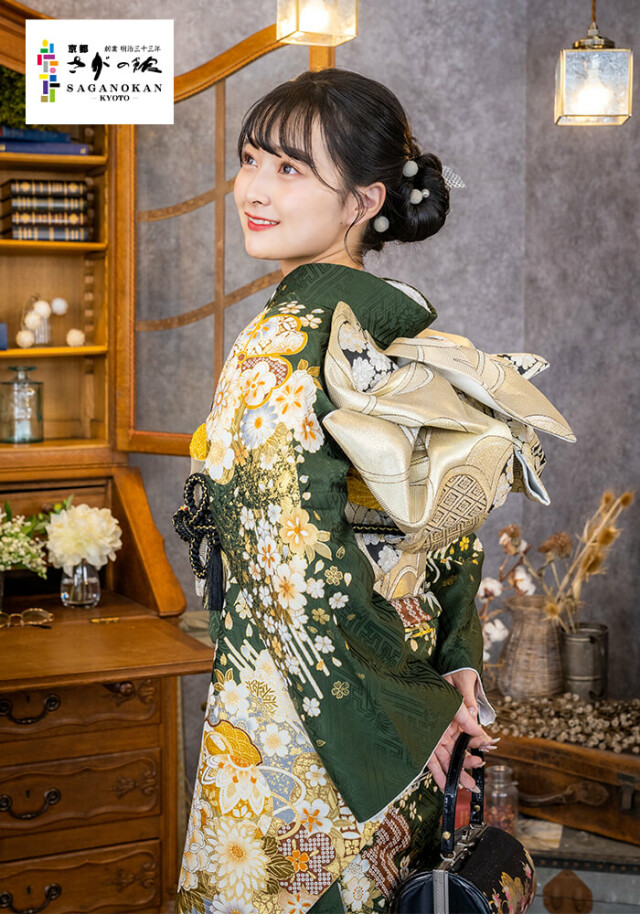 京都さがの館の振袖 /緑色/ゴールド色/古典/菊柄/ 深緑のしめに菊