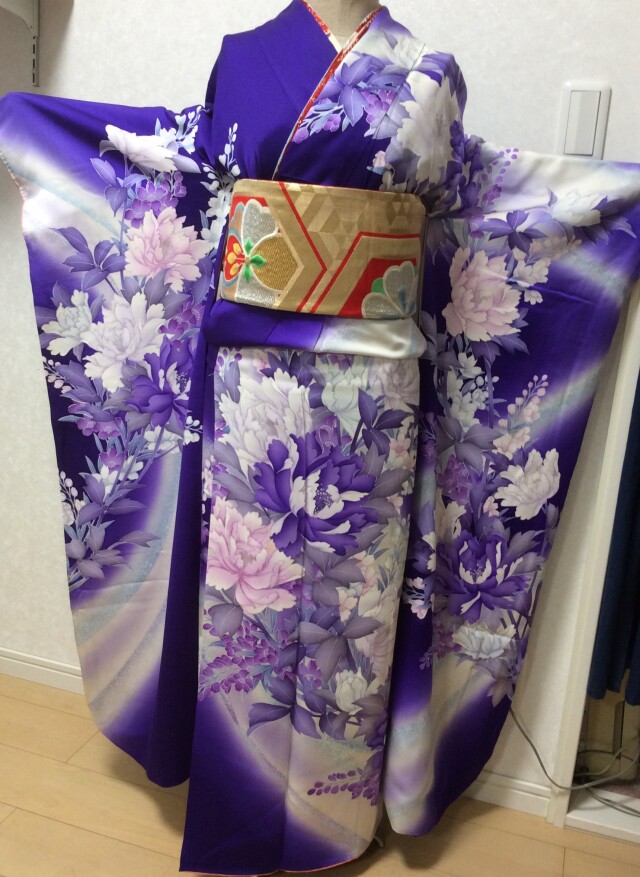 ドレス21の振袖 /青色/紫色/古典/牡丹柄/ 金駒刺繍 青紫色に大きな