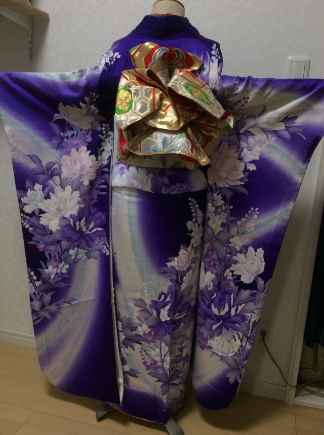 ドレス21の振袖 /青色/紫色/古典/牡丹柄/ 金駒刺繍 青紫色に大きな
