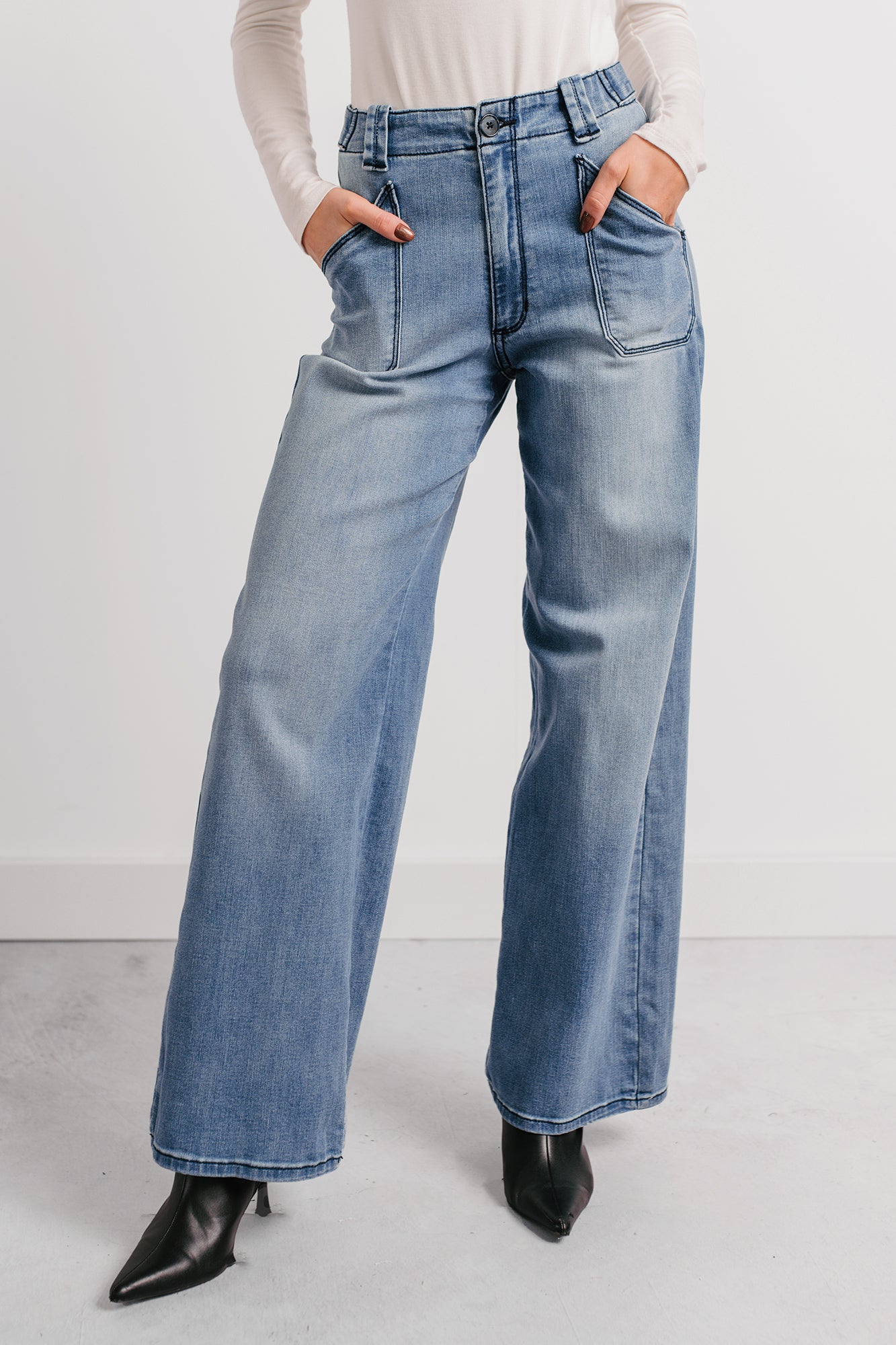 Betty Non-Distressed High Rise Wide Leg Sneak Peek Jeans (Medium