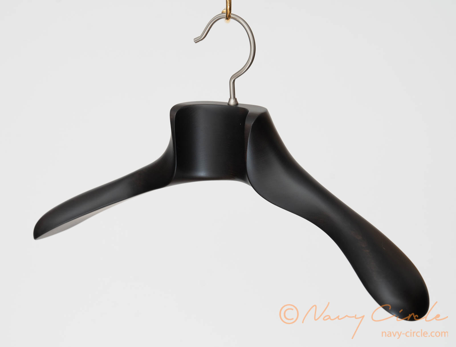 フォトレビュー】NAKATA HANGERの高級ハンガー3モデルを比較 | Navy Circle