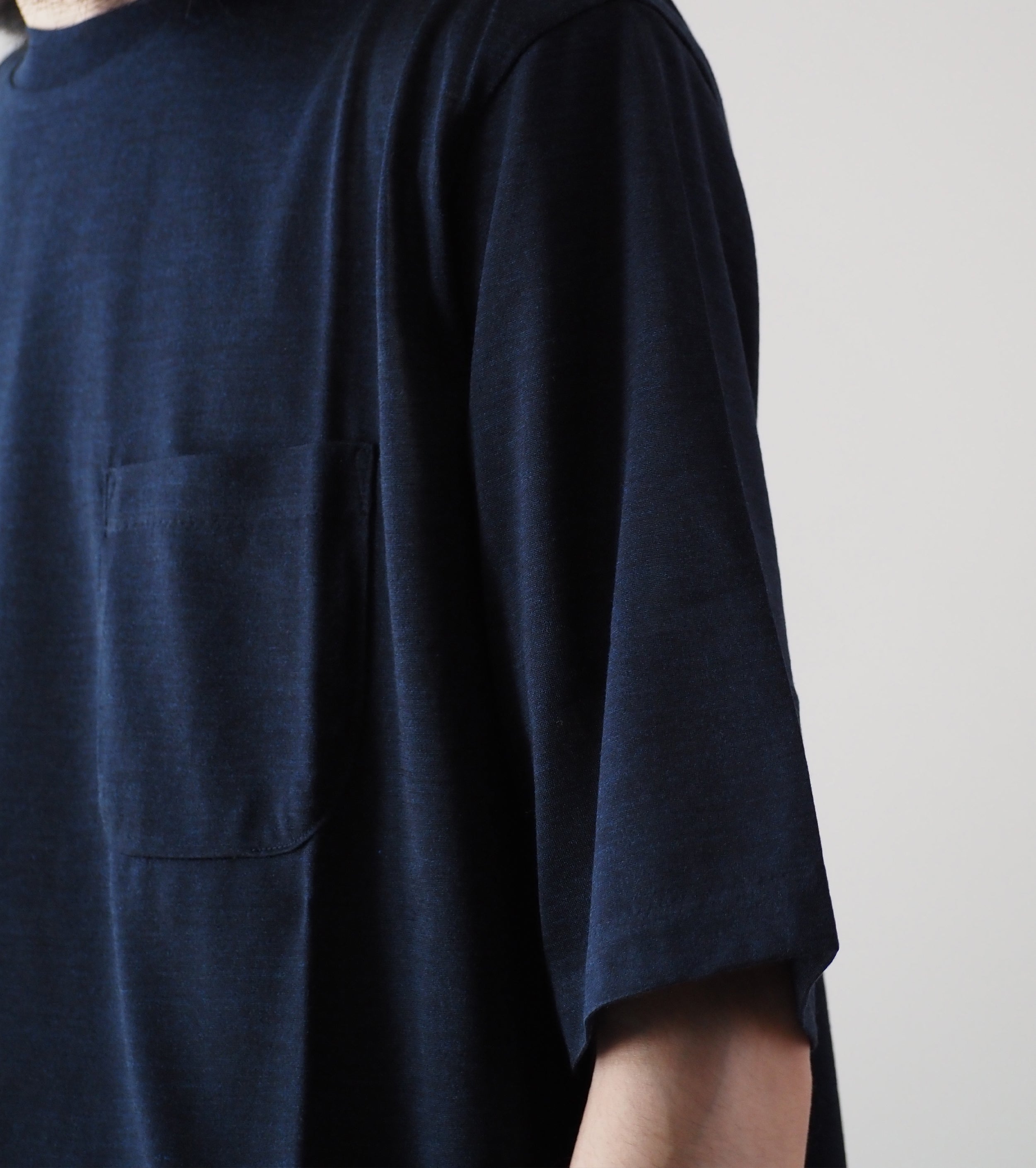 MAATEE＆SONS シルク ポケット ティーシャツ , Navy Top – Navyblue