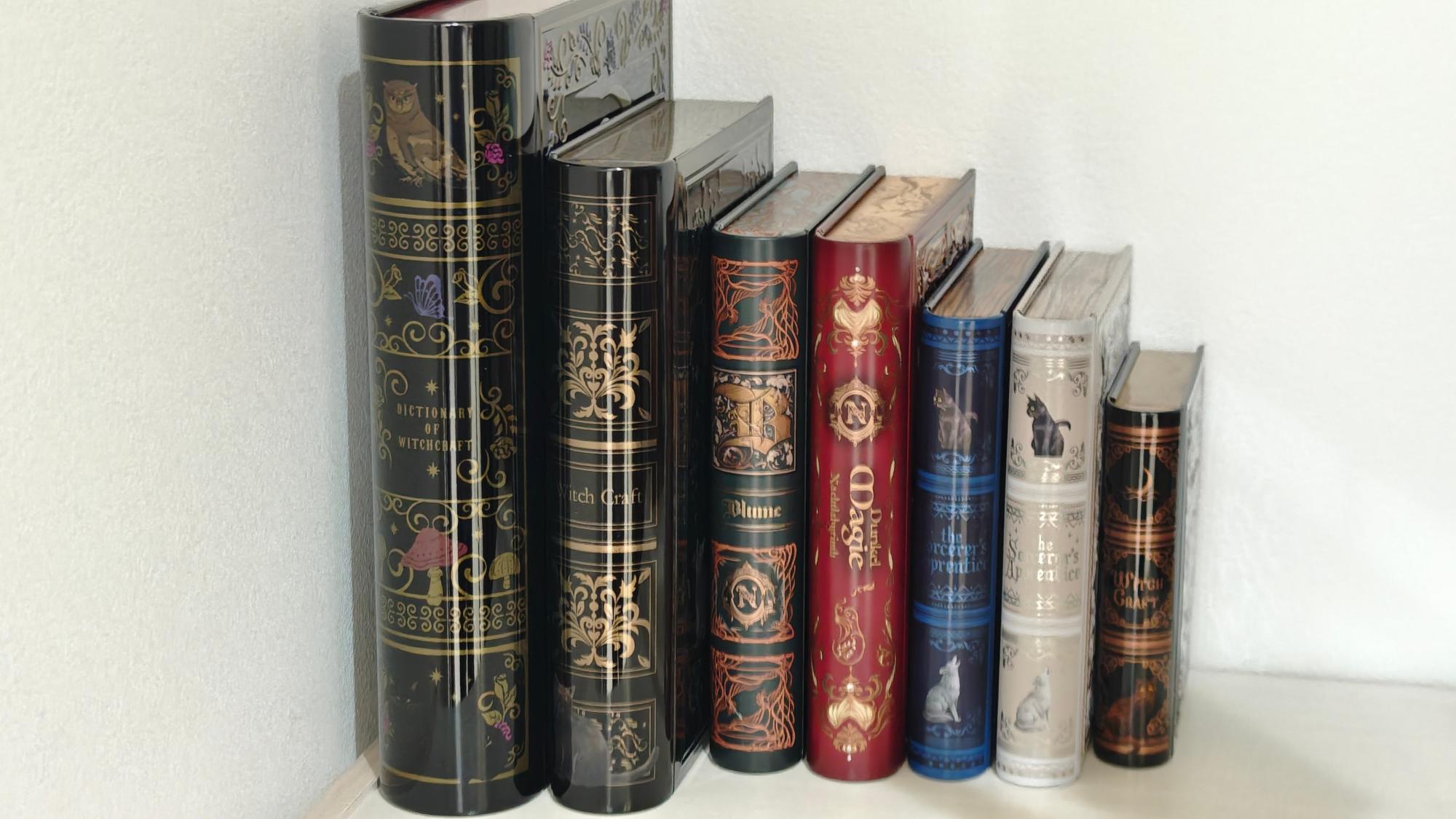 カルディ】魔法辞書缶のシリーズはハズレがない！今年の魔法辞書缶は