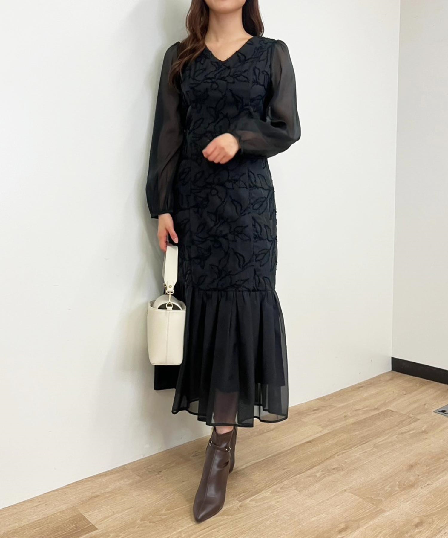 モール刺繍フラワーワンピ | ロングワンピース | NOELA OFFICIAL WEB STORE