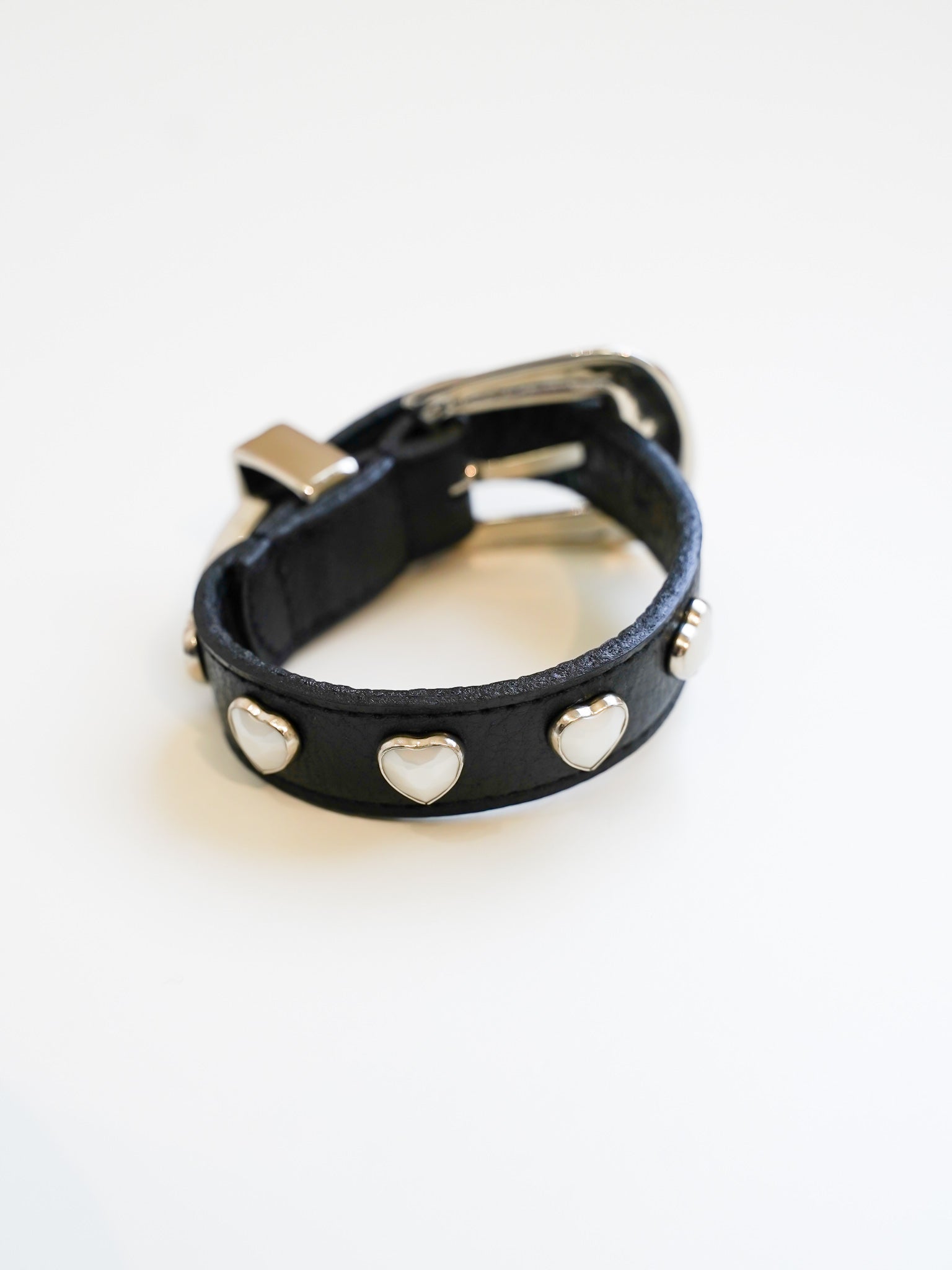 el conductorH HEART STUD BRACELET – NORANEKO