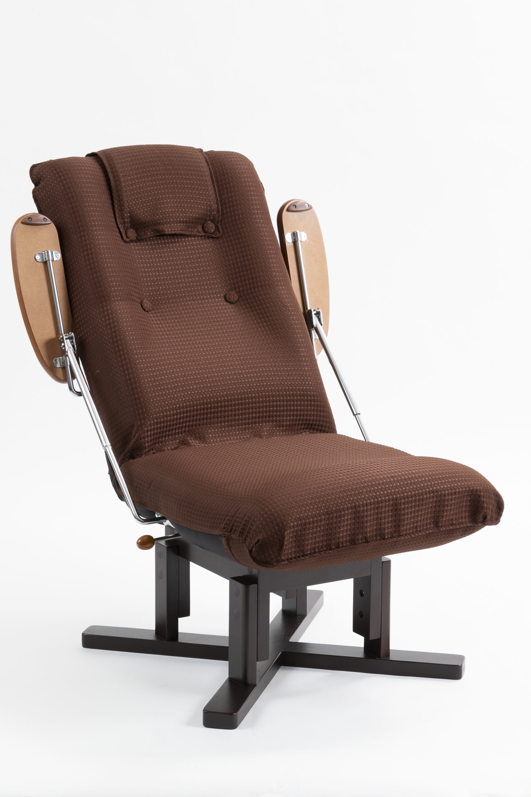 回転式リラックスチェア りくターン | 介護椅子の製造販売 - 株式会社