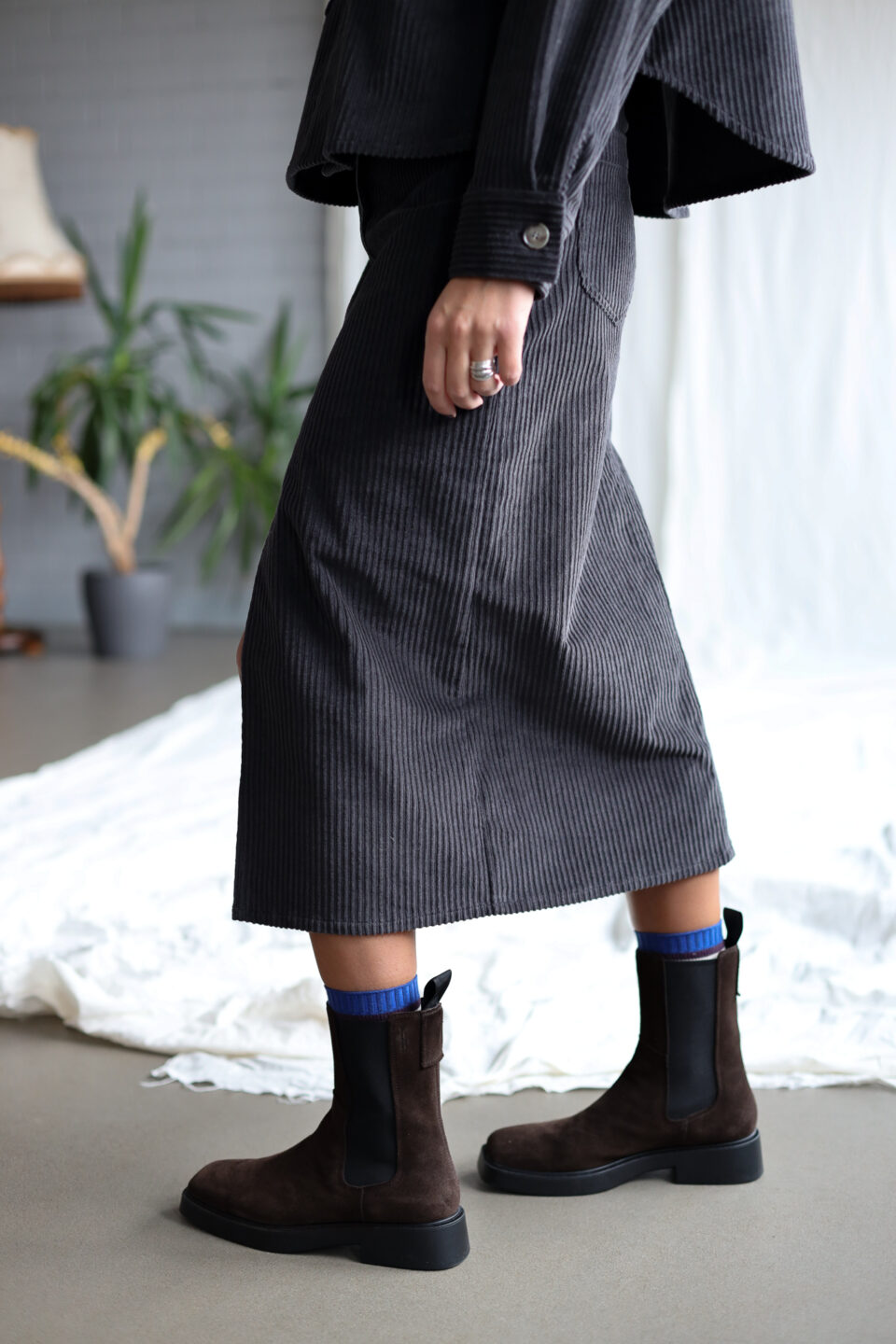 Charcoal grey wide cord pencil skirt – OffOn