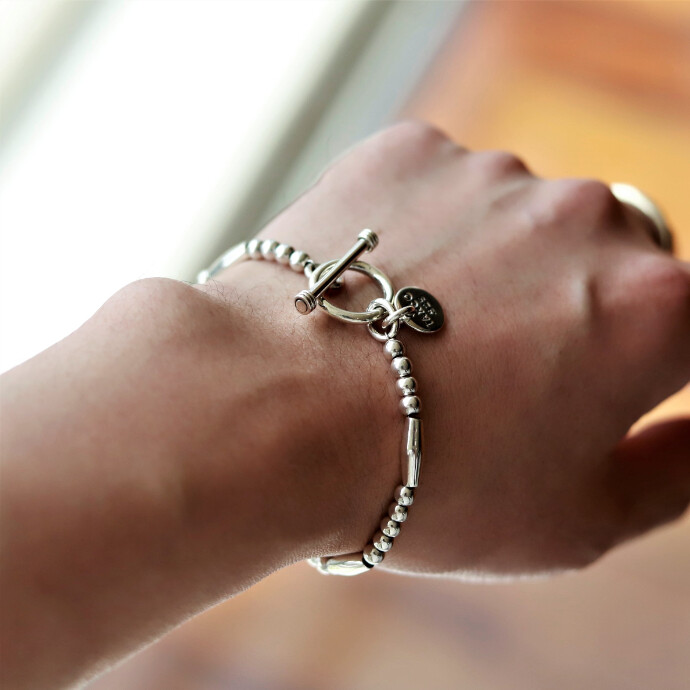 シンプルながら存在感】XOLO JEWELRY：Multi Bead Link Bracelet
