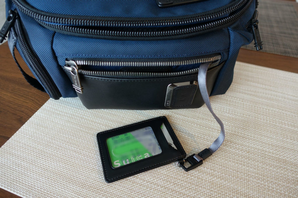 TUMIの 「ALPHA BRAVO ケリースリング」(Body bag)にしてみました