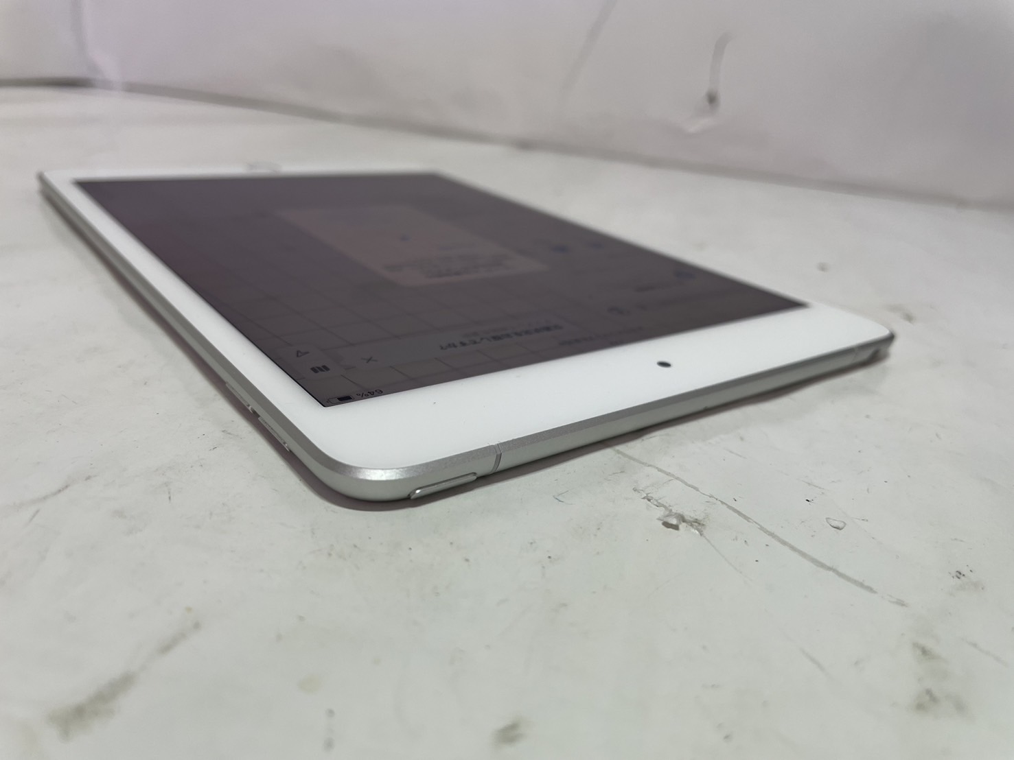 APPLE(アップル) iPad mini 5 Wi-Fi+Cellular 64GB MUX62J/A [シルバー