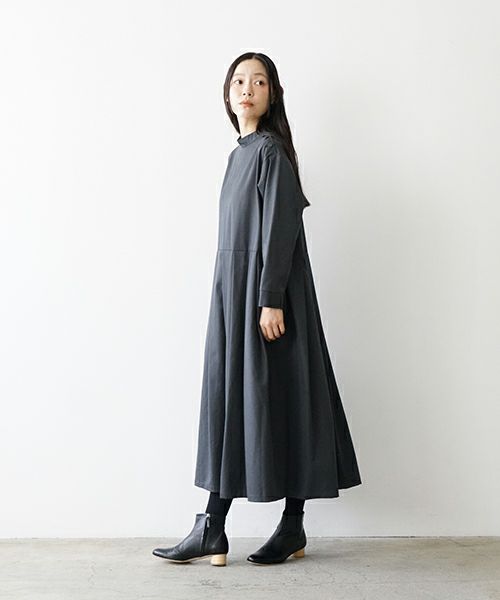 Mochi モチ hight neck tuck dress[ma20-op-01/graphite] ハイネック