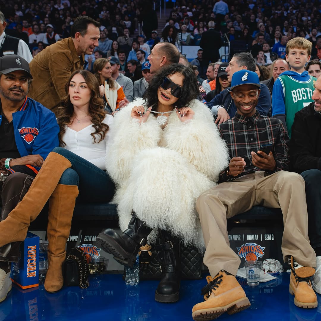 Molly Santana courtside at the Knicks game with a new Victor