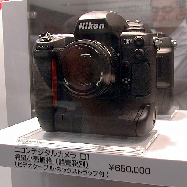 ニコン、本格一眼レフデジタルカメラ「D1」