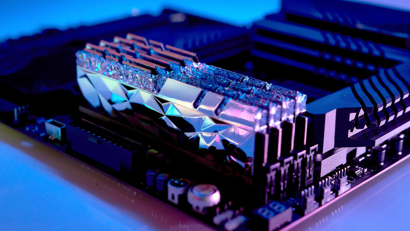 G Skill、デザインも刷新したDDR4メモリ「Trident Z RoyalElite」 - PC
