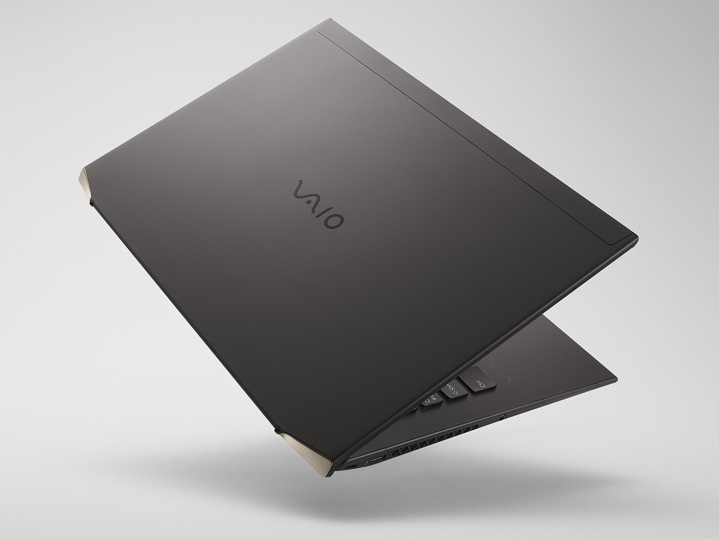 フルカーボンのVAIO Zに新モデル。新CPUとAIノイキャン搭載。OSは