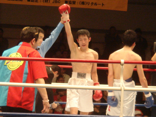 河野公平、涙の戴冠！日本スーパーフライ級新王者に！（2.12後楽園