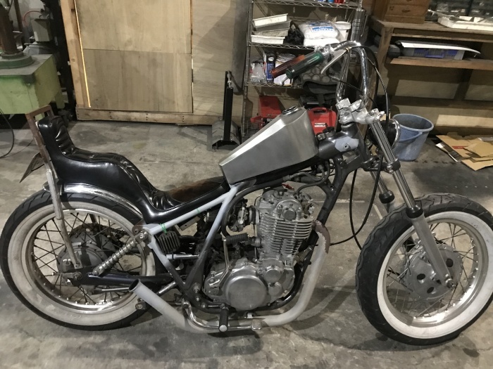 SR400用ボルトオンコフィンタンク : カスタムバイク取扱店【七伍屋】