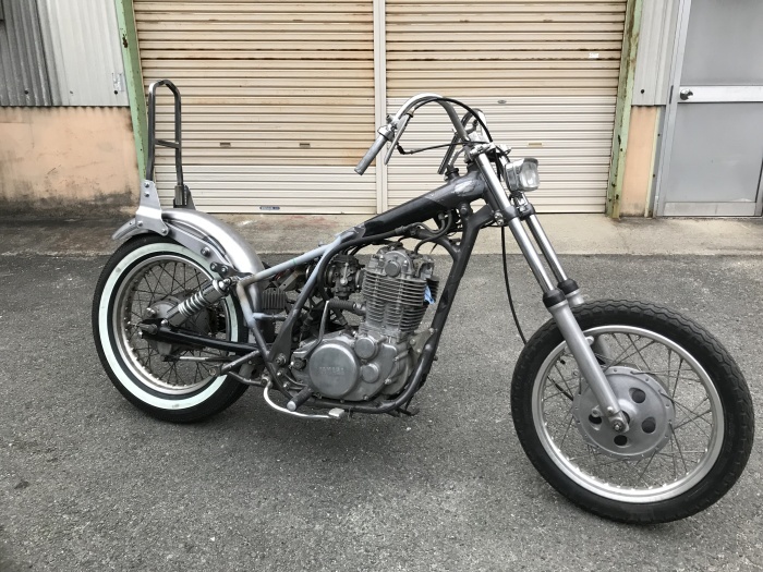 SR400シッシーバー製作とボルトオンコフィンタンク : カスタムバイク