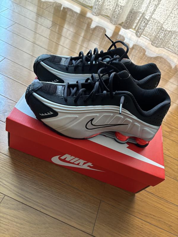 NIKE SHOX R4 BLACK/METALLIC SILVER-MAX ORANGE（ナイキ ショックス