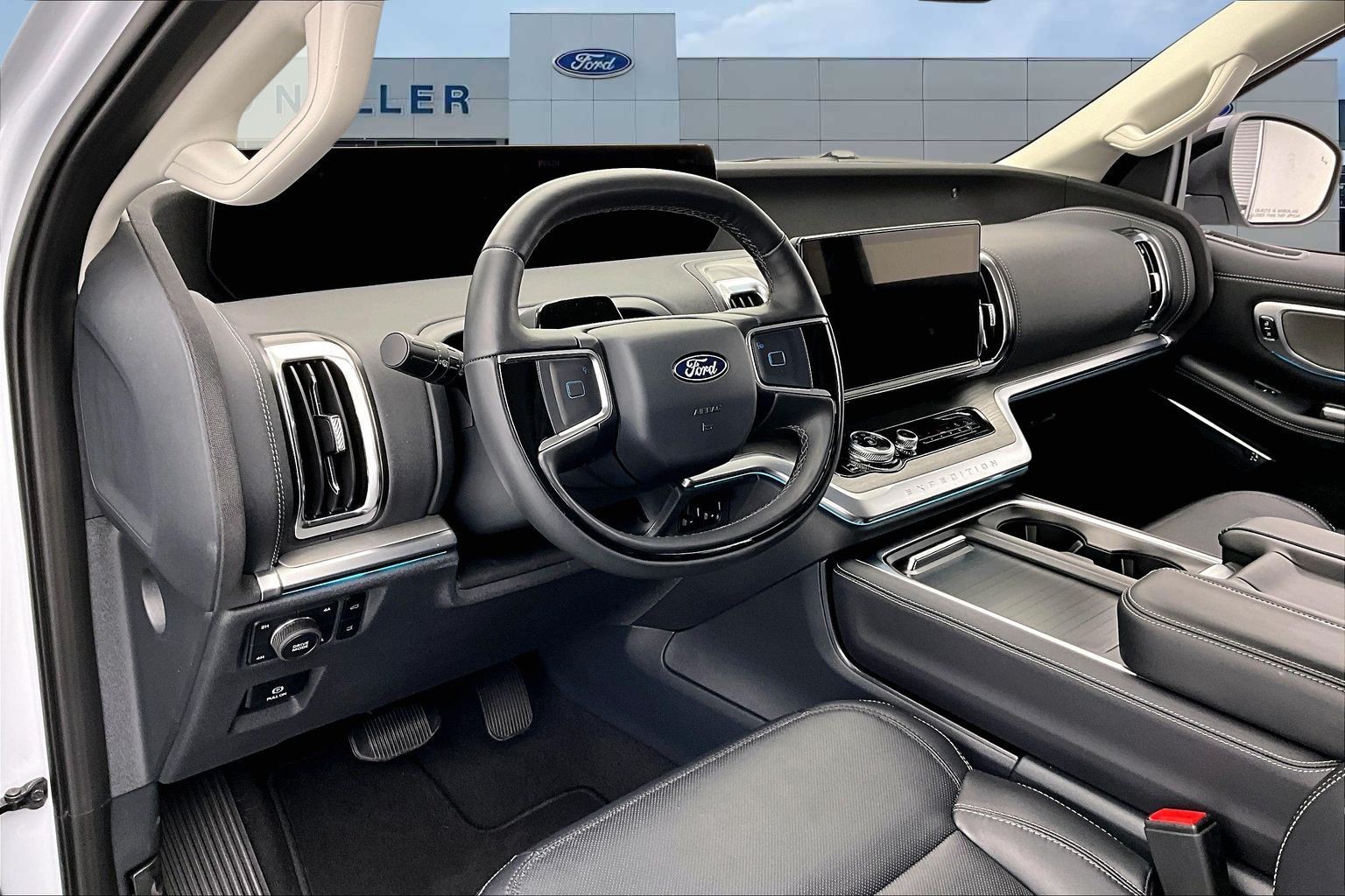 New 2025 Ford Expedition Platinum® Regular in Topeka #FR12068