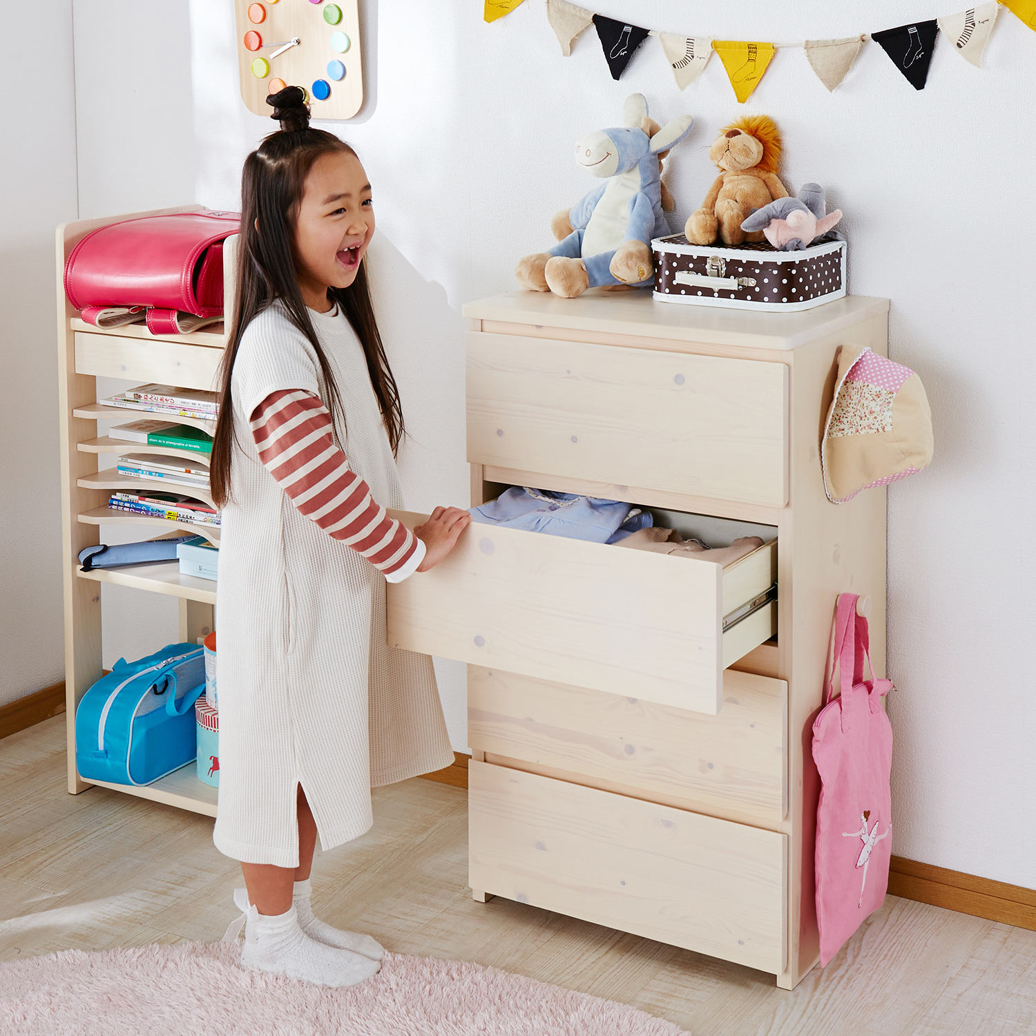 天然木パイン材を使用した優しい風合いのキッズチェスト（子供部屋収納