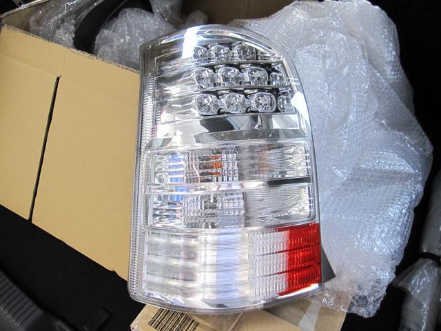 トヨタ ウィッシュ 10系 社外LEDテールランプ交換作業 横浜市 都筑