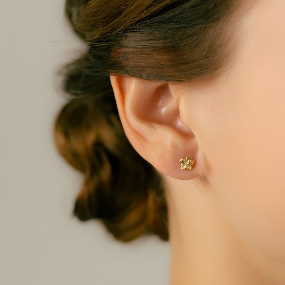 プルメリア ボディピアス│K18 ダイヤモンド 軟骨ピアス – PICOLLET
