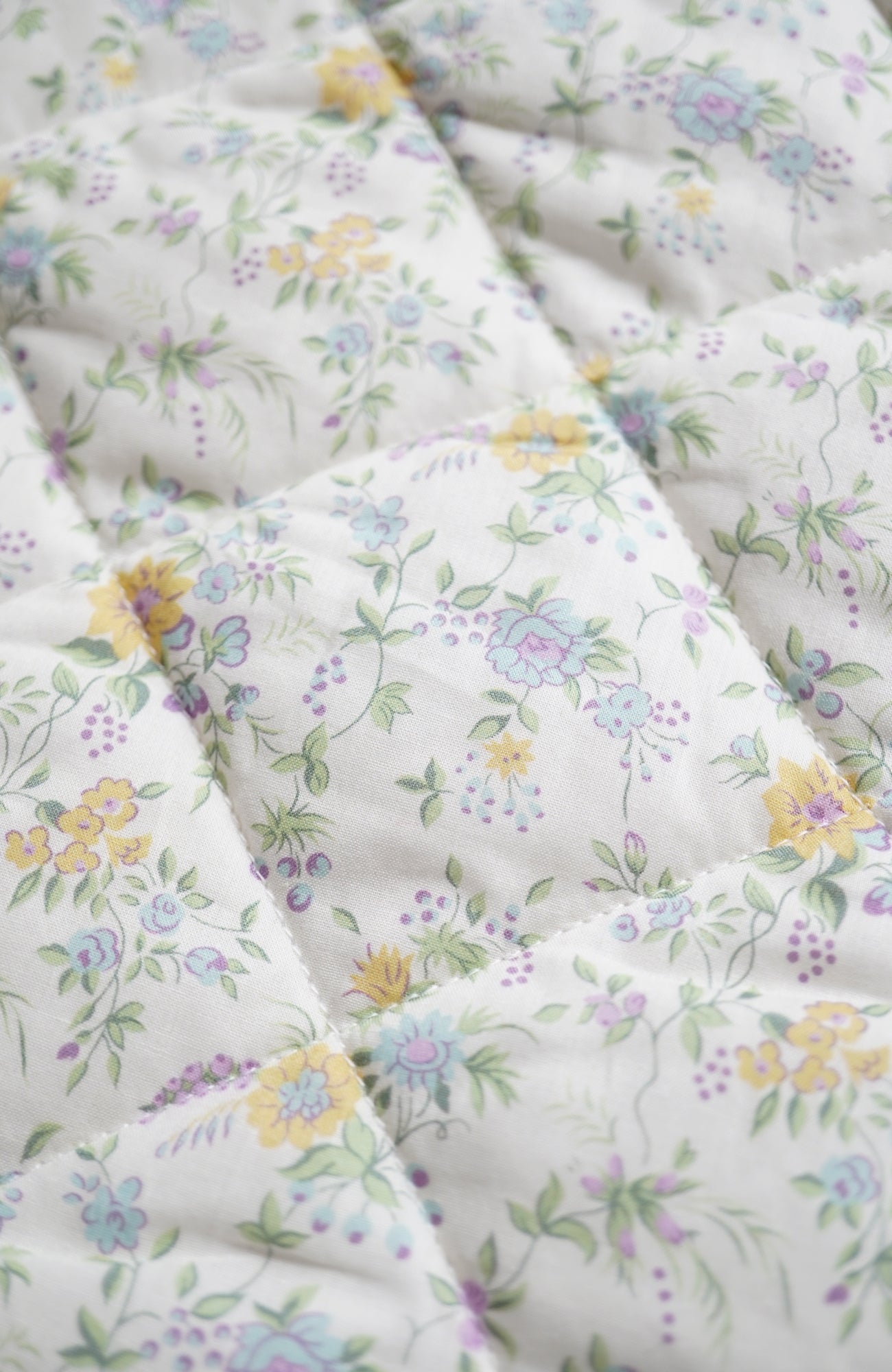 LIBERTY PRINTリバーシブルキルティングショートジレ