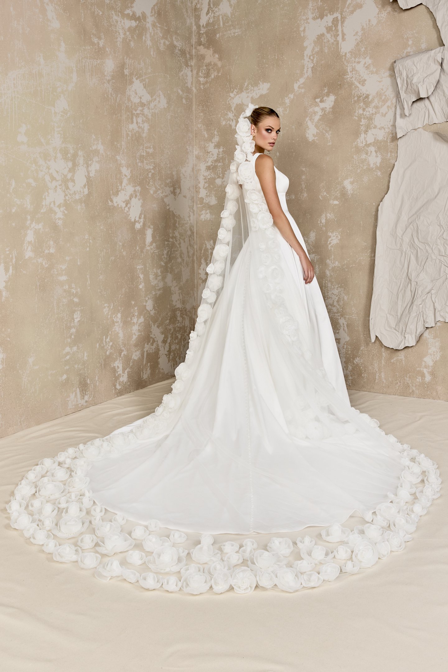 WHITMAN VEIL: Long Veil Adorned with Organza Rosettes | Justin