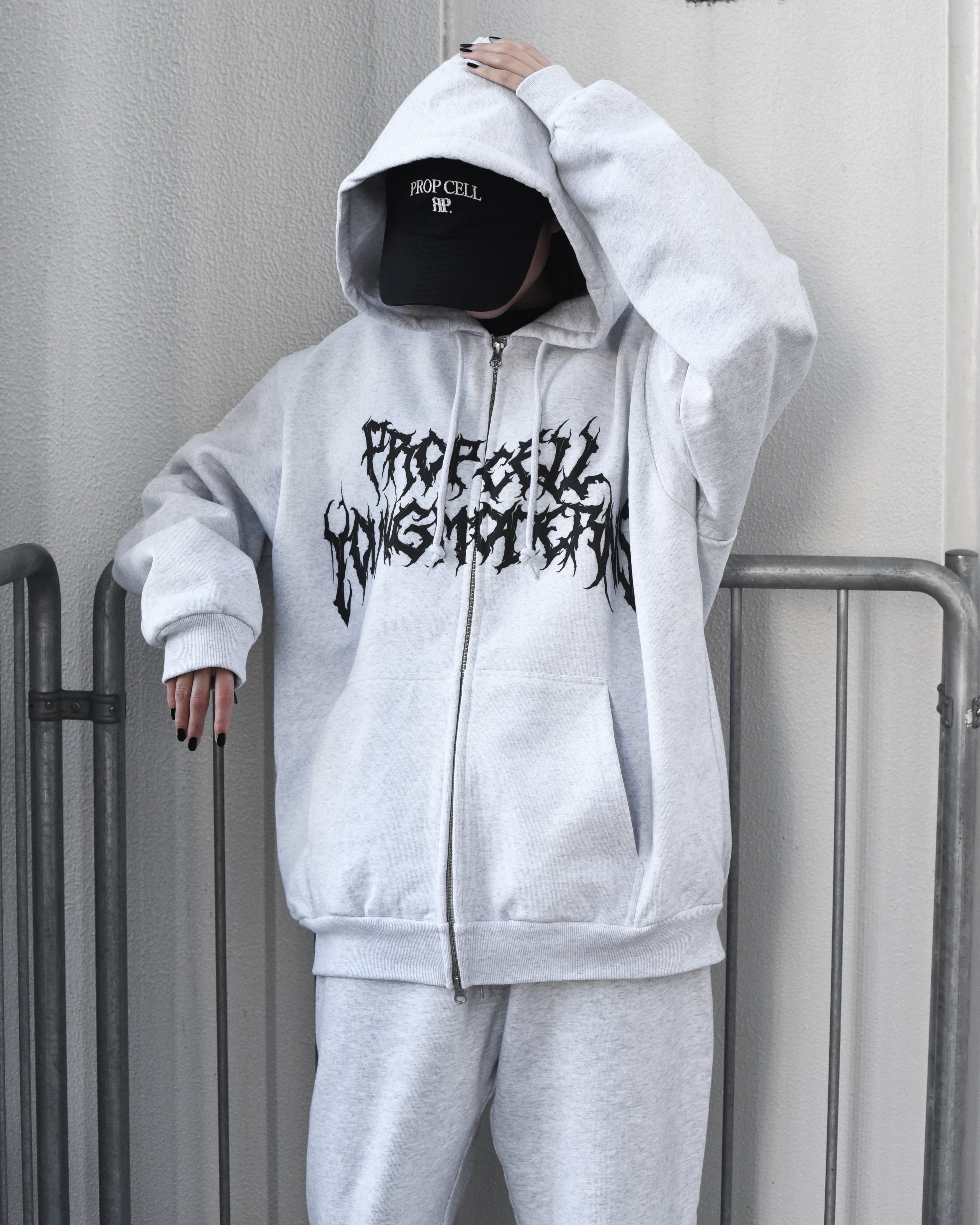 Metal Logo Zip Hoodie【パーカー】グレー – PROPCELL