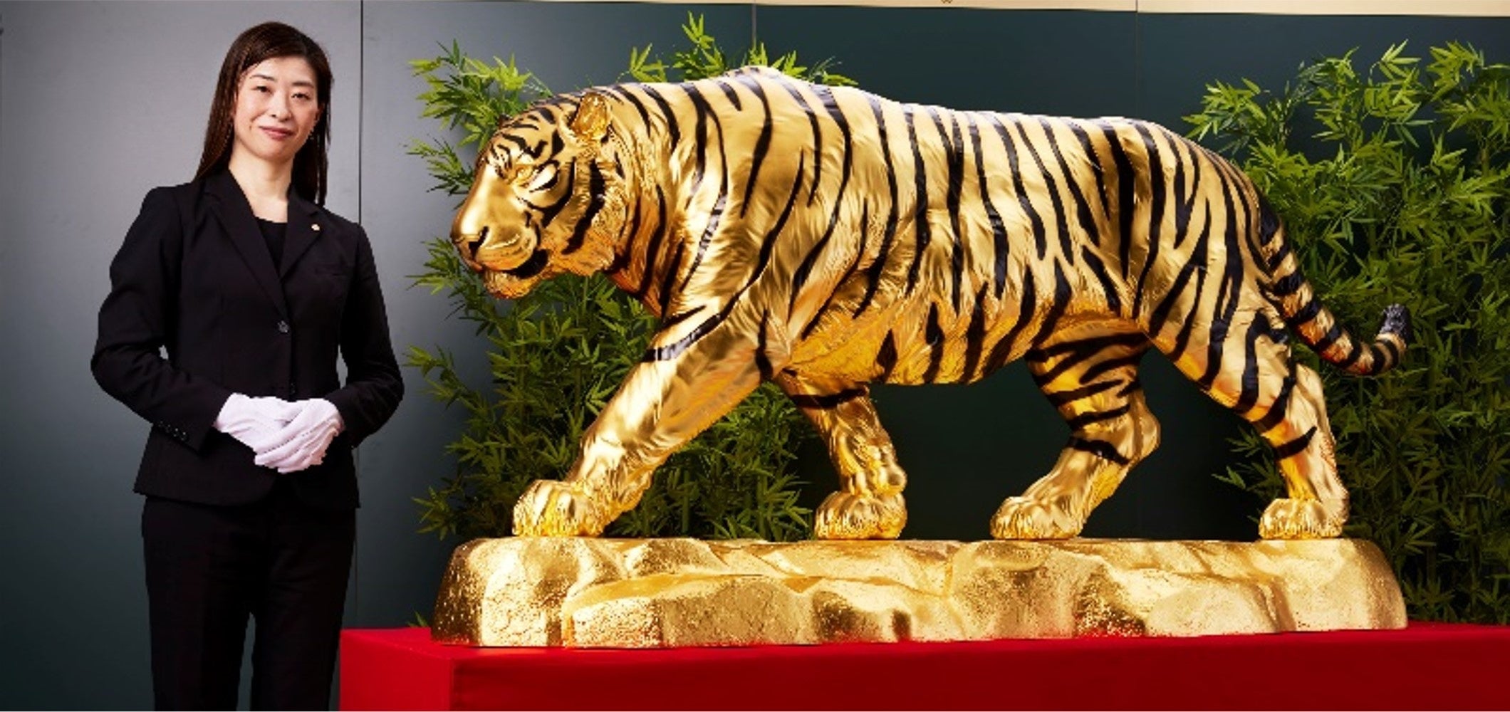 約2メートルの”黄金の虎”を特別展示、ニーズ高まる実物資産！「金