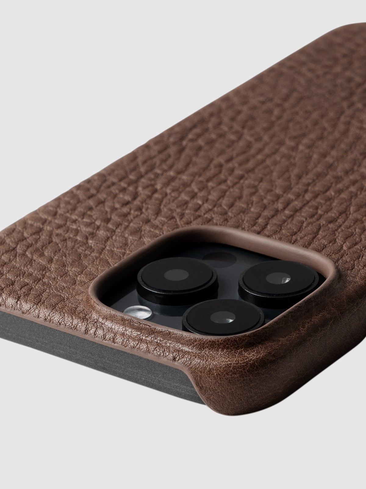 土屋鞄、スマホケースやアップルウォッチバンドなどデジタル