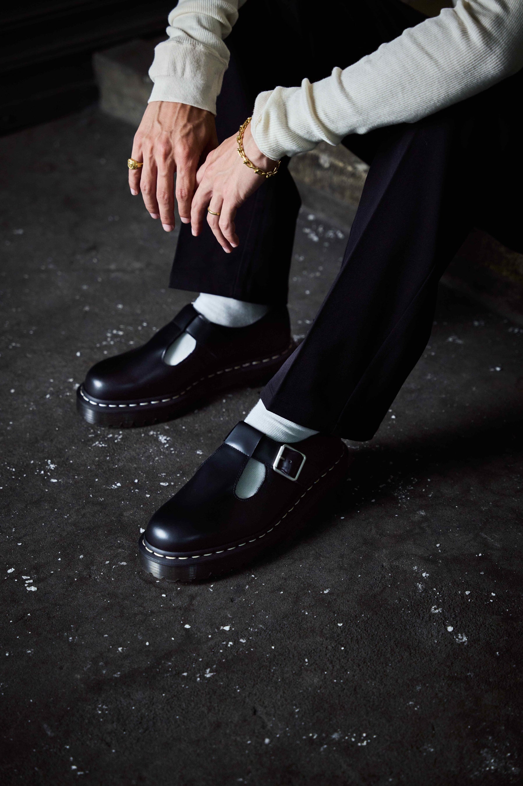 Dr. Martens から日本限定モデルを含む 秋の最新作「ホワイトステッチ