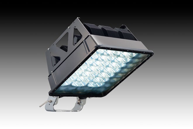 HID投光器を超えた明るさ。高出力と漏れ光対策を業界最高レベルで両立