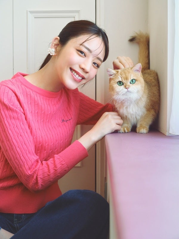 2/22は猫の日！『anySiS』と愛猫家のモデル貴島明日香さんコラボ