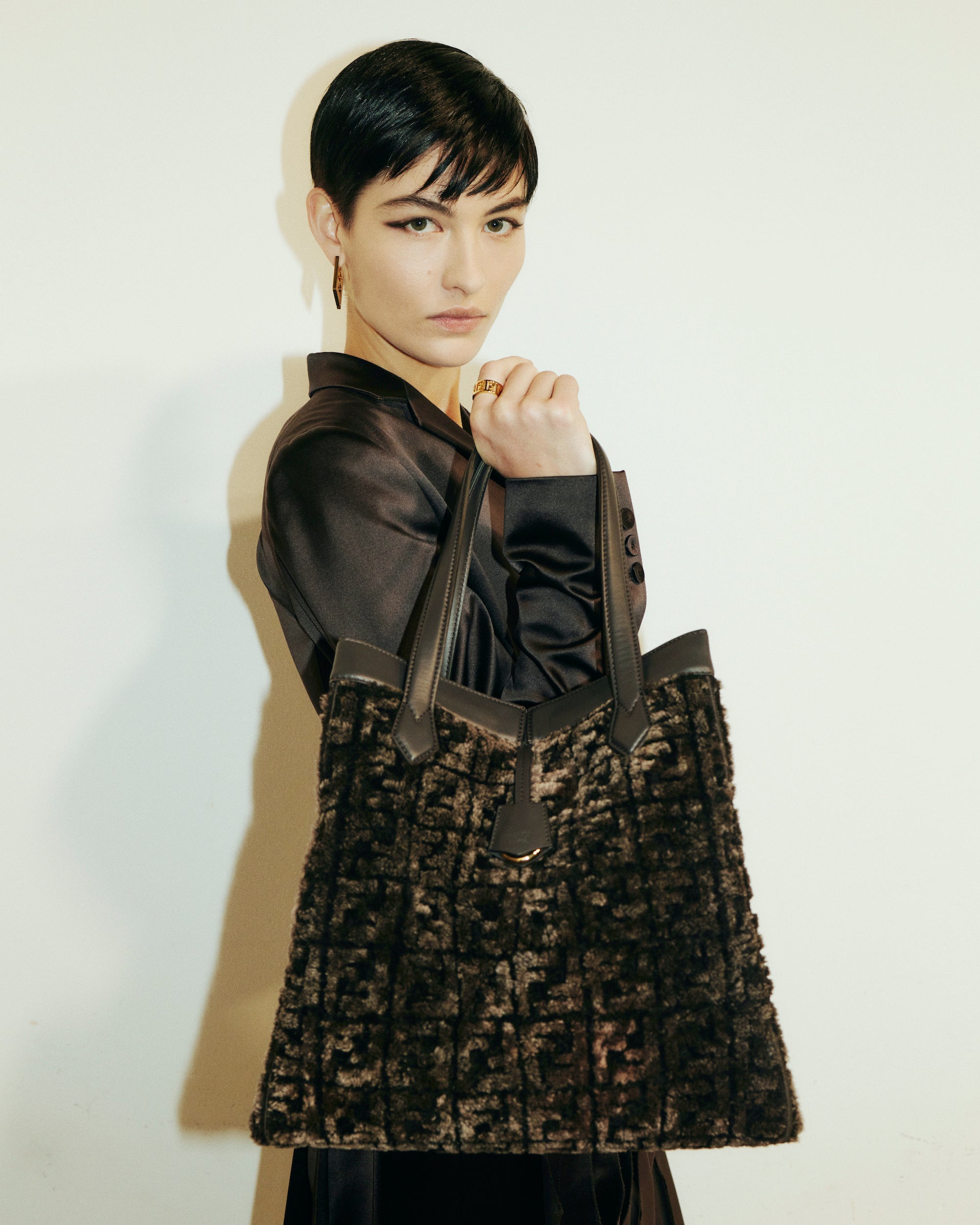 フェンディ、新作バッグ「FENDI Origami」を発売！ | フェンディ