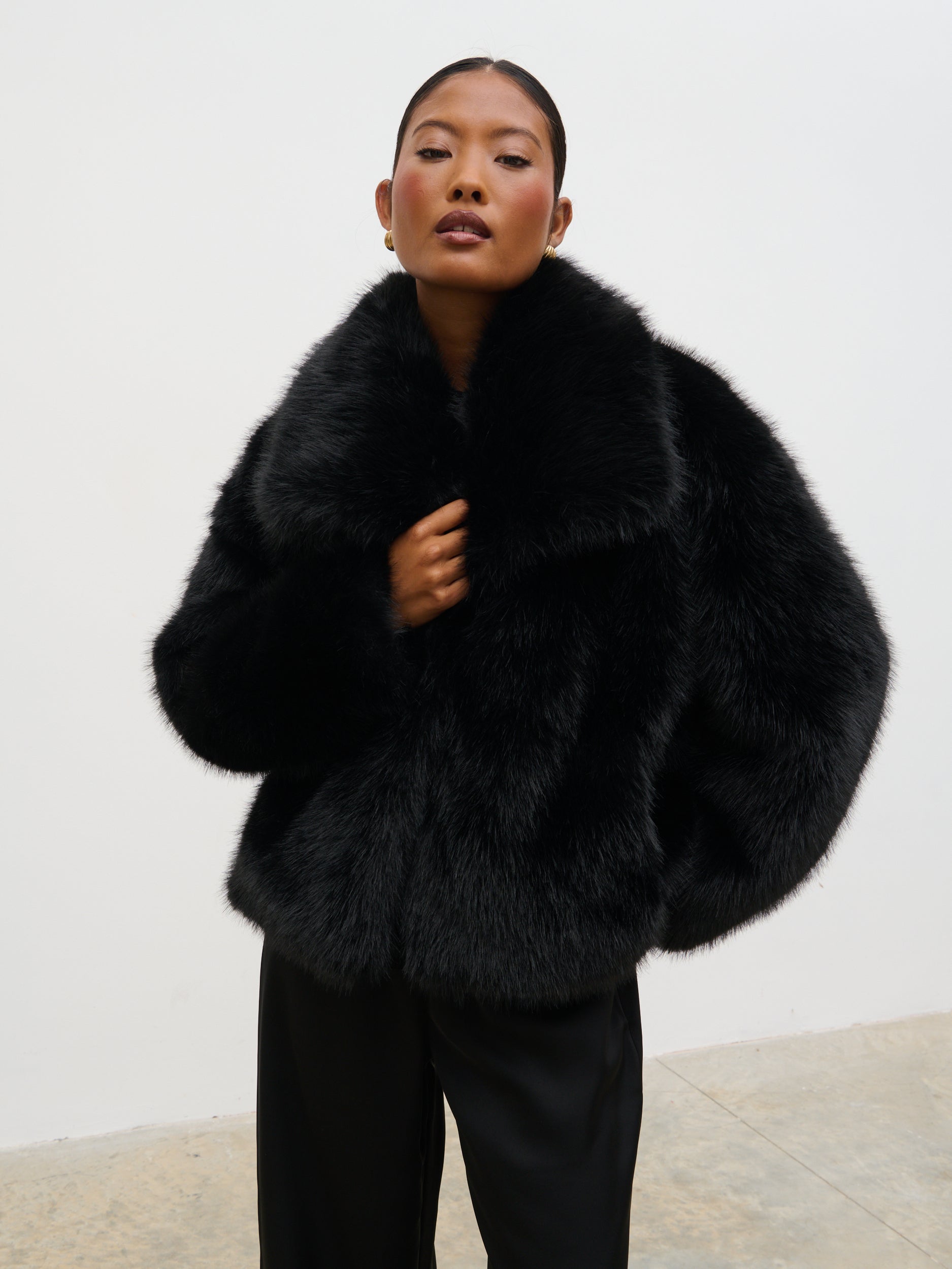 Ettalie Short Faux Fur Coat - Black – Pretty Lavish