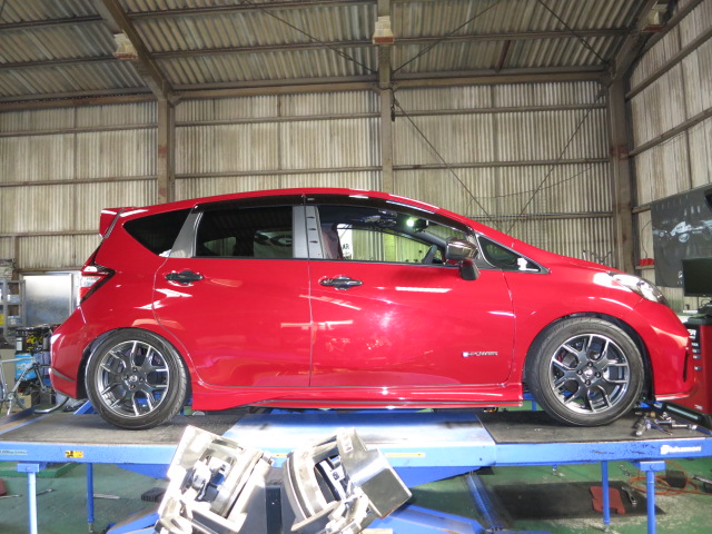 E12 ノート e-power nismo s BLITZ ZZ-R DAMPER車高調に交換 四輪