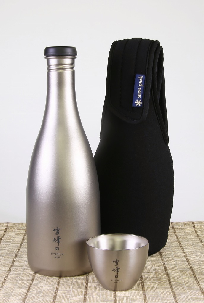 どこでも粋にキマる『酒筒 Titanium』で花見に出かけようぜ