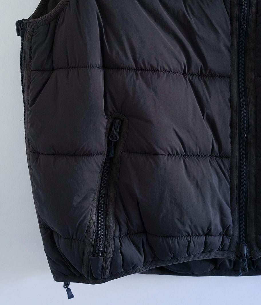 DAIWA PIER39 TECH REVERSIBLE CLIMBERS PUFF VEST [CHARCOAL] - Fresh