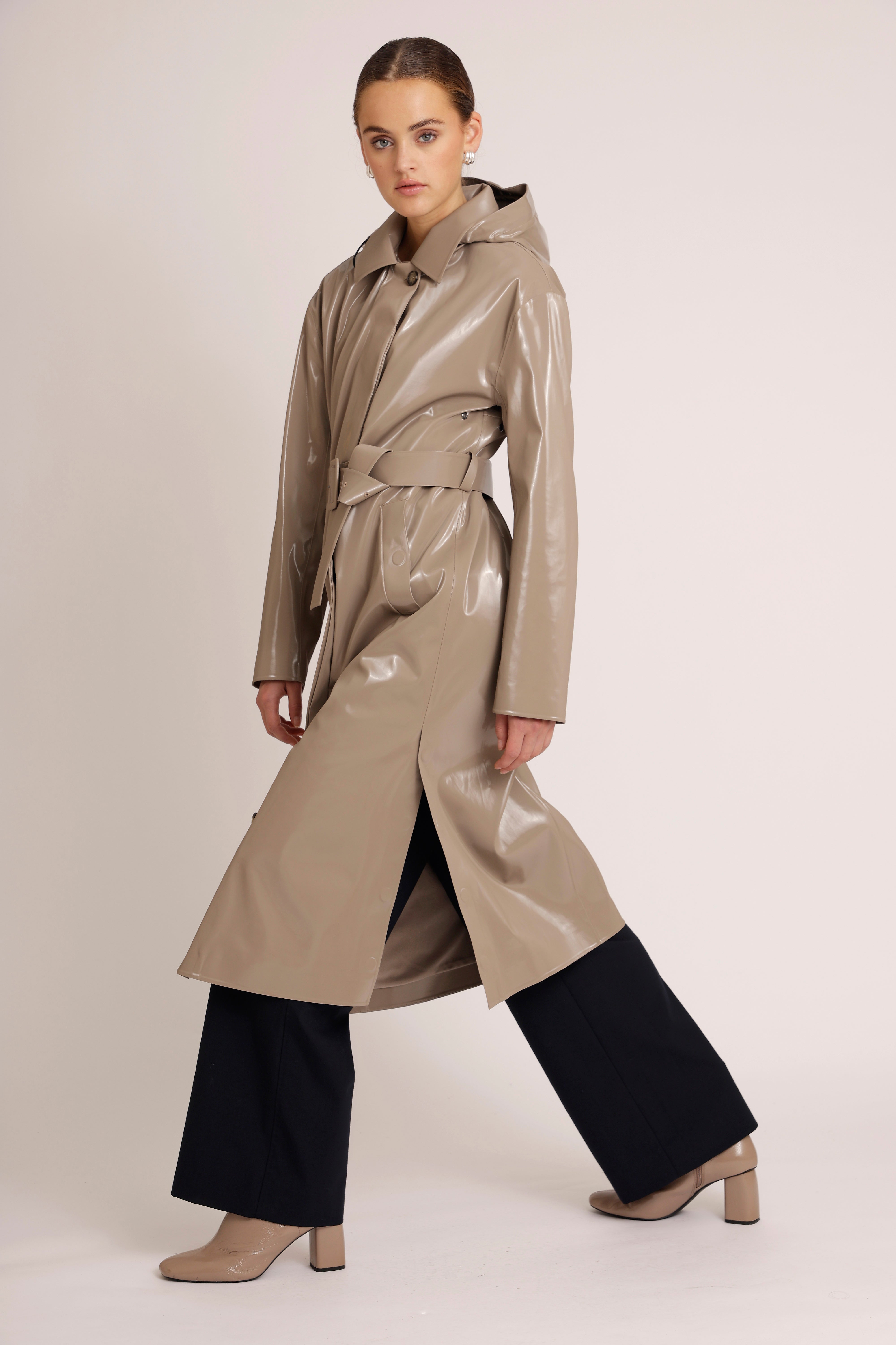 Laque Coat Mocha – Rain Couture Amsterdam