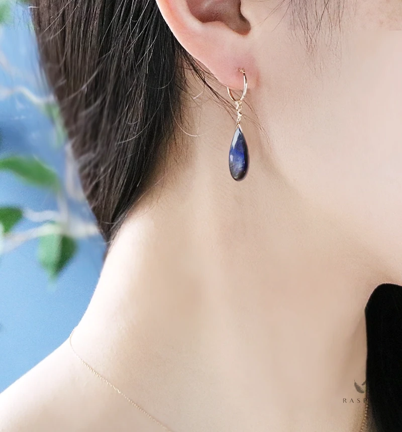 スペクトロライト(ロングペアシェイプ)のK18クロッシングピアス