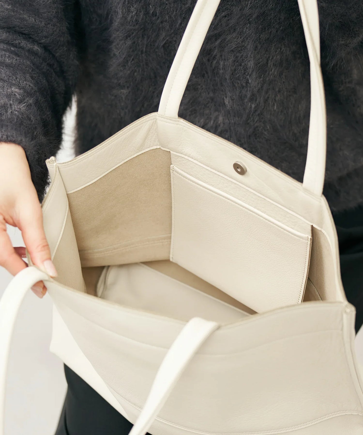 トートバッグ》シンプルで軽い牛革の「ワイドトート」 – REN